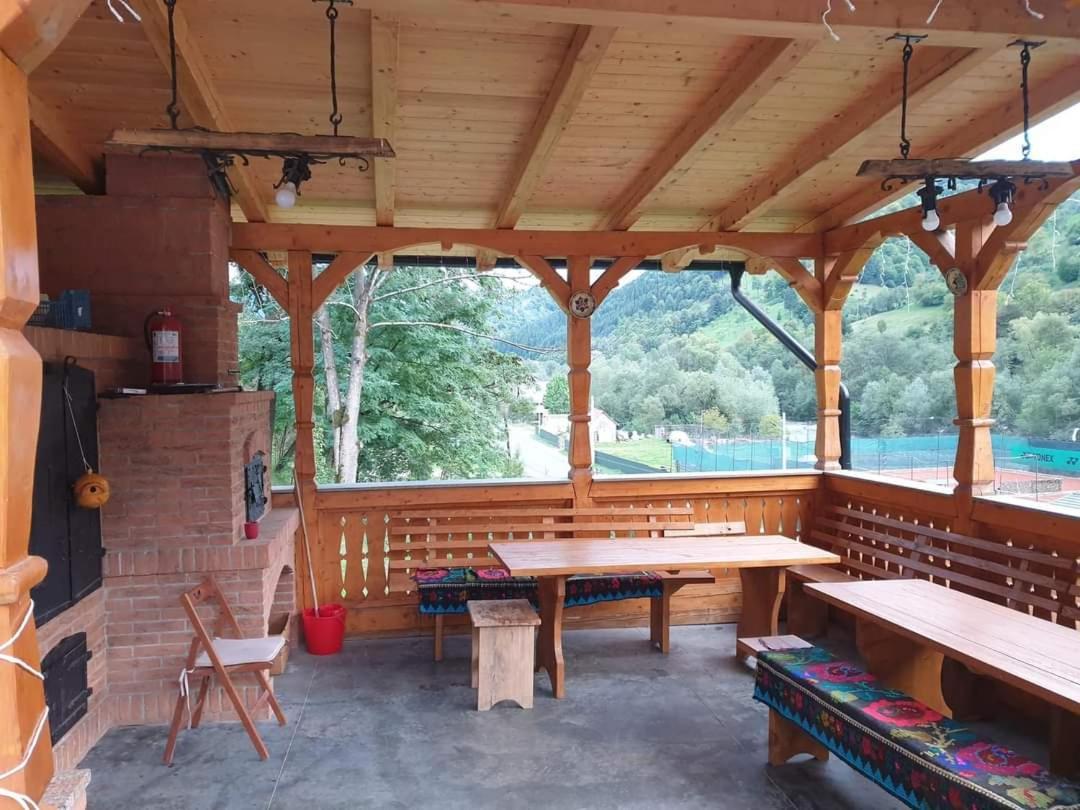 Отель Casa Tomoiaga Вишеу-де-Сус Экстерьер фото
